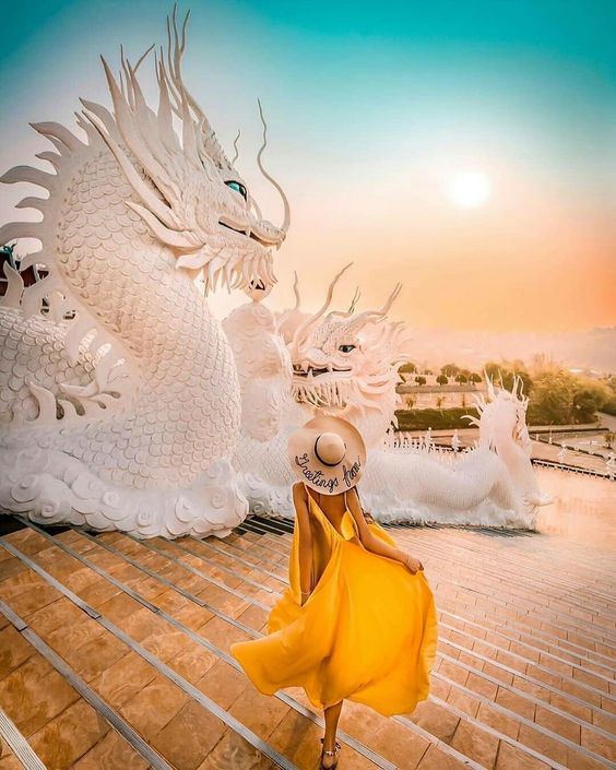 //www.som2travel.es/cdn/images/content/Tailandia/Tailandia 3 - Wat Rong Khun.jpg